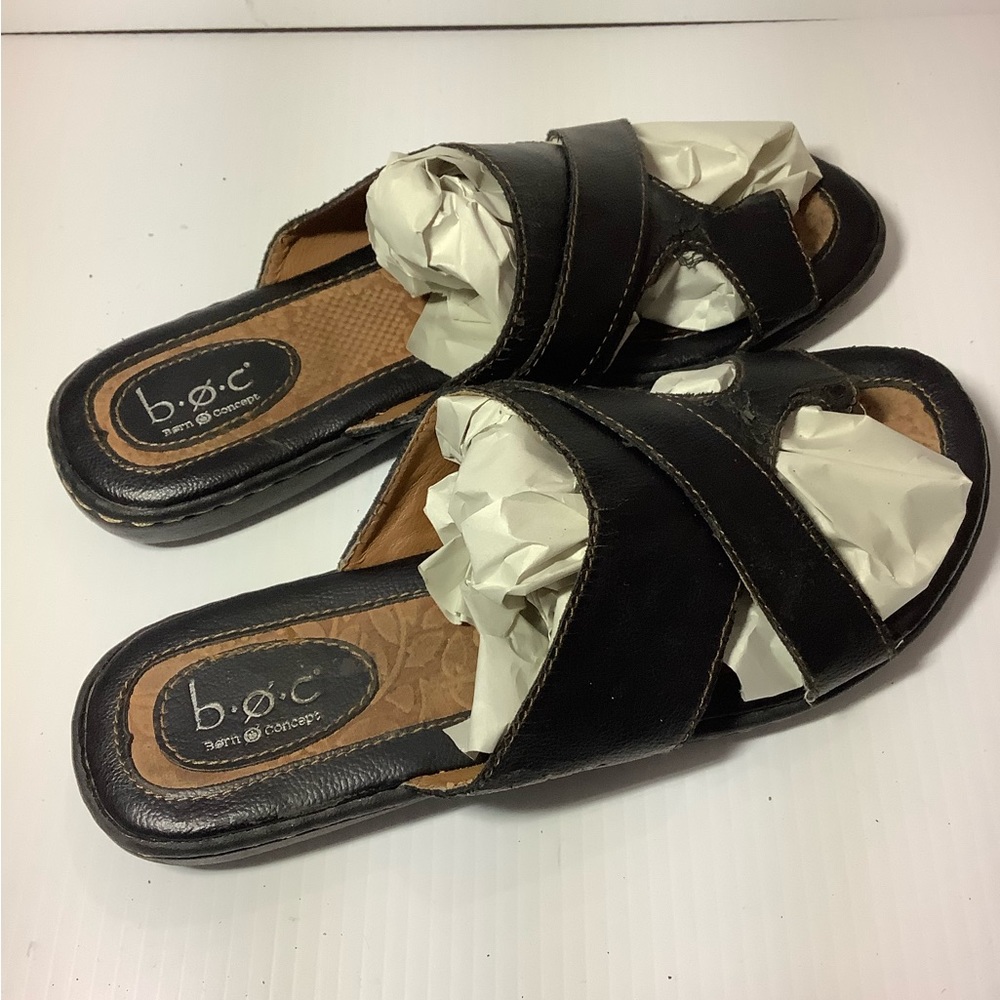 BOC toe sandals size 8. Black in color - Picture 2 of 6